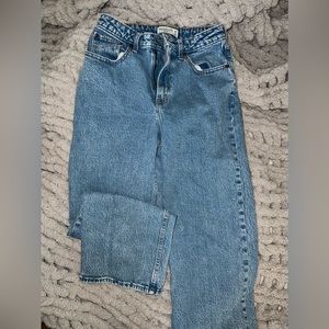 Abercrombie curve love 90’s relaxed jeans high rise size 28 short